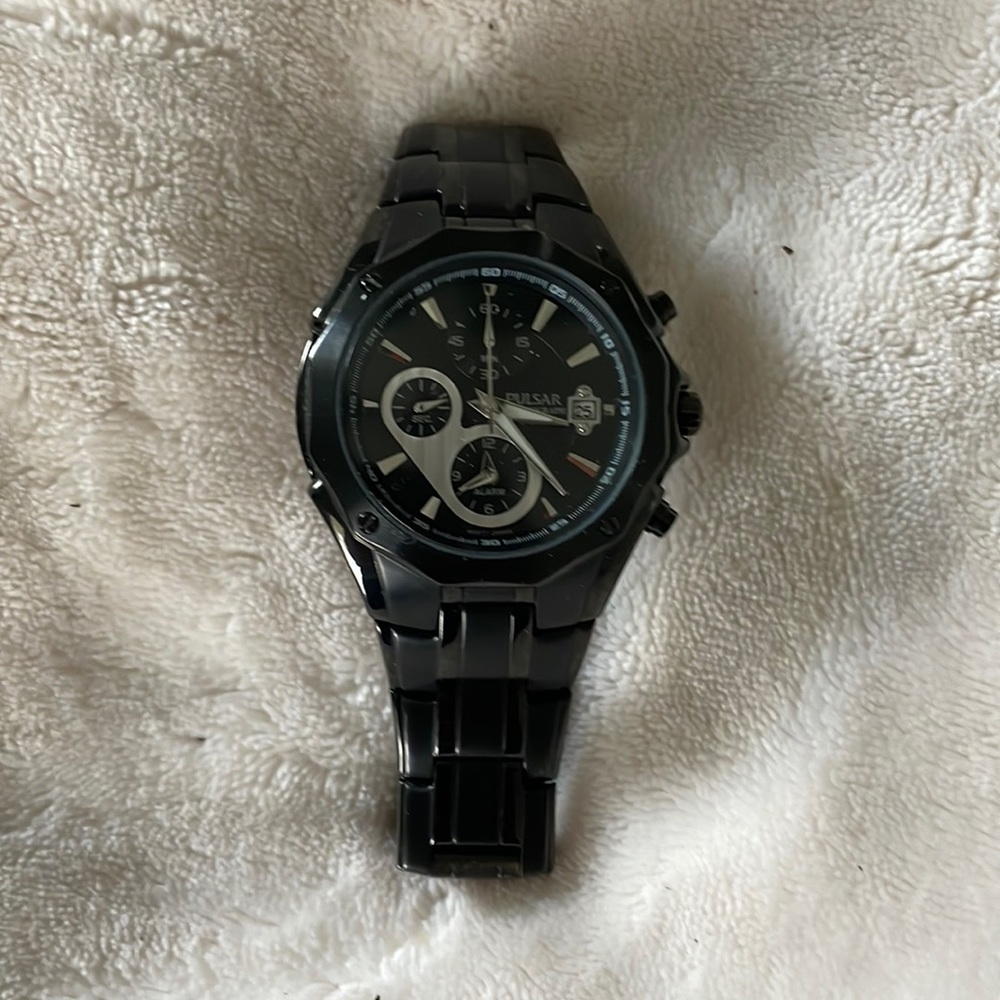 Men’s black pulsar chronograph watch